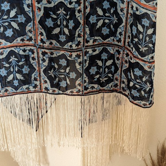 Lularoe Monroe Cover Up - Picture 7 of 7